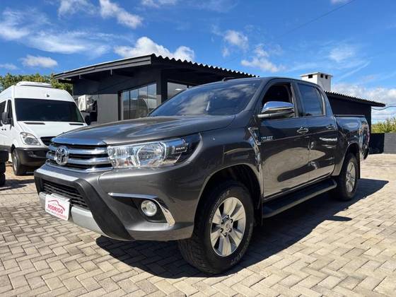 TOYOTA HILUX 2.7 SR 4X2 CD 16V FLEX 4P AUTOMÁTICO TOYOTA HILUX 2.7 SR 4X2 CD 16V FLEX 4P AUTOMÁTICO